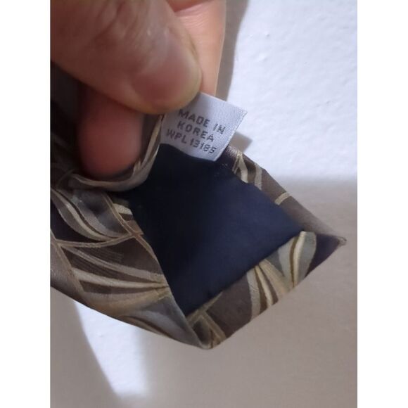 Signorcelli d'Italia 100% Silk Mens Necktie Gold Geometric Print Hand Made - Picture 6 of 6